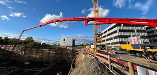 La nouvelle pompe à béton M67-5 de Putzmeister pompe 500 m³ de dalle